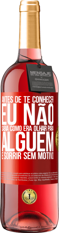 29,95 € Envio grátis | Vinho rosé Edição ROSÉ Antes de te conhecer, eu não sabia como era olhar para alguém e sorrir sem motivo Etiqueta Vermelha. Etiqueta personalizável Vinho jovem Colheita 2024 Tempranillo