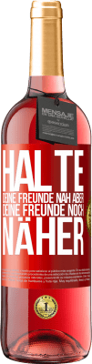 29,95 € Kostenloser Versand | Roséwein ROSÉ Ausgabe Halte deine Freunde nah aber deine Freunde noch näher Rote Markierung. Anpassbares Etikett Junger Wein Ernte 2024 Tempranillo