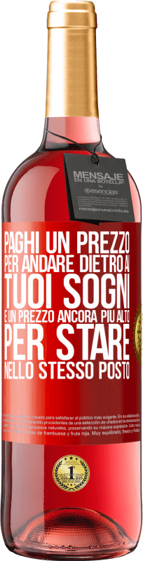 29,95 € Spedizione Gratuita | Vino rosato Edizione ROSÉ Paghi un prezzo per andare dietro ai tuoi sogni e un prezzo ancora più alto per stare nello stesso posto Etichetta Rossa. Etichetta personalizzabile Vino giovane Raccogliere 2024 Tempranillo