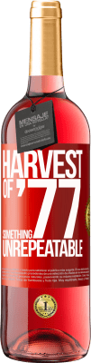 29,95 € 免费送货 | 桃红葡萄酒 ROSÉ版 77年代的丰收 红色标签. 可自定义的标签 青年酒 收成 2025 Tempranillo