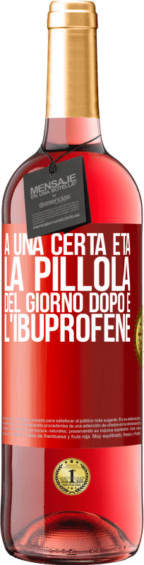 29,95 € Spedizione Gratuita | Vino rosato Edizione ROSÉ A una certa età, la pillola del giorno dopo è l'ibuprofene Etichetta Rossa. Etichetta personalizzabile Vino giovane Raccogliere 2024 Tempranillo