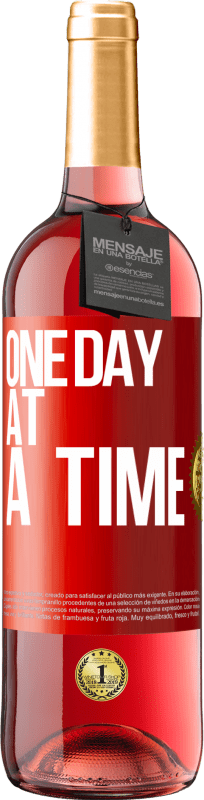 29,95 € Free Shipping | Rosé Wine ROSÉ Edition One day at a time Red Label. Customizable label Young wine Harvest 2023 Tempranillo