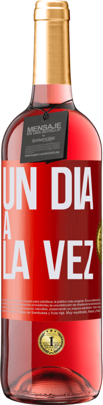29,95 € Envío gratis | Vino Rosado Edición ROSÉ Un día a la vez Etiqueta Roja. Etiqueta personalizable Vino joven Cosecha 2023 Tempranillo