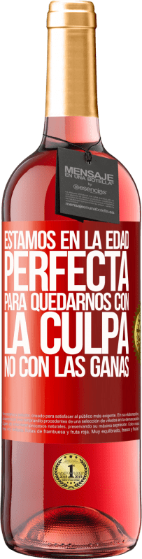 29,95 € Envío gratis | Vino Rosado Edición ROSÉ Estamos en la edad perfecta, para quedarnos con la culpa, no con las ganas Etiqueta Roja. Etiqueta personalizable Vino joven Cosecha 2025 Tempranillo