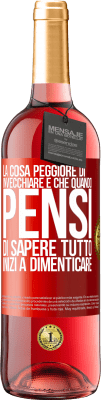 29,95 € Spedizione Gratuita | Vino rosato Edizione ROSÉ La cosa peggiore di invecchiare è che quando pensi di sapere tutto, inizi a dimenticare Etichetta Rossa. Etichetta personalizzabile Vino giovane Raccogliere 2024 Tempranillo