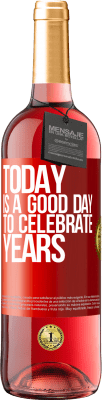 29,95 € 免费送货 | 桃红葡萄酒 ROSÉ版 今天是庆祝岁月的好日子 红色标签. 可自定义的标签 青年酒 收成 2024 Tempranillo