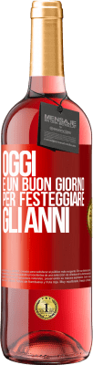 29,95 € Spedizione Gratuita | Vino rosato Edizione ROSÉ Oggi è un buon giorno per festeggiare gli anni Etichetta Rossa. Etichetta personalizzabile Vino giovane Raccogliere 2024 Tempranillo