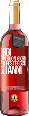 29,95 € Spedizione Gratuita | Vino rosato Edizione ROSÉ Oggi è un buon giorno per festeggiare gli anni Etichetta Rossa. Etichetta personalizzabile Vino giovane Raccogliere 2025 Tempranillo