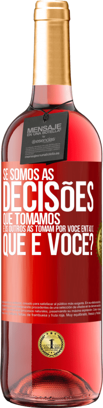 29,95 € Envio grátis | Vinho rosé Edição ROSÉ Se somos as decisões que tomamos e os outros as tomam por você, então o que é você? Etiqueta Vermelha. Etiqueta personalizável Vinho jovem Colheita 2023 Tempranillo