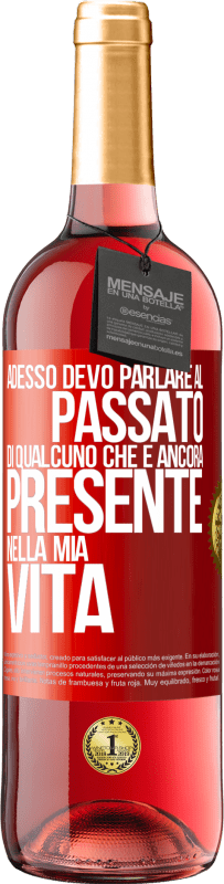 29,95 € Spedizione Gratuita | Vino rosato Edizione ROSÉ Adesso devo parlare al passato di qualcuno che è ancora presente nella mia vita Etichetta Rossa. Etichetta personalizzabile Vino giovane Raccogliere 2023 Tempranillo