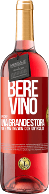 29,95 € Spedizione Gratuita | Vino rosato Edizione ROSÉ Bere vino, perché una grande storia non è mai iniziata con un'insalata Etichetta Rossa. Etichetta personalizzabile Vino giovane Raccogliere 2024 Tempranillo