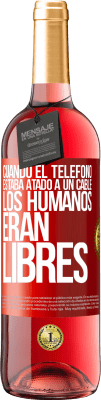 29,95 € Envío gratis | Vino Rosado Edición ROSÉ Cuando el teléfono estaba atado a un cable los humanos eran libres Etiqueta Roja. Etiqueta personalizable Vino joven Cosecha 2024 Tempranillo