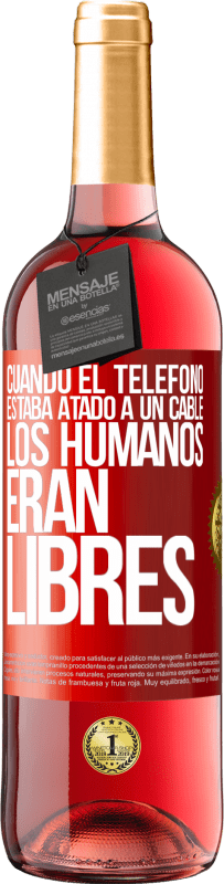 29,95 € Envío gratis | Vino Rosado Edición ROSÉ Cuando el teléfono estaba atado a un cable los humanos eran libres Etiqueta Roja. Etiqueta personalizable Vino joven Cosecha 2023 Tempranillo