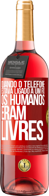 29,95 € Envio grátis | Vinho rosé Edição ROSÉ Quando o telefone estava ligado a um fio, os humanos eram livres Etiqueta Vermelha. Etiqueta personalizável Vinho jovem Colheita 2024 Tempranillo