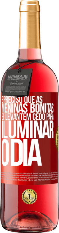 29,95 € Envio grátis | Vinho rosé Edição ROSÉ É preciso que as meninas bonitas se levantem cedo para iluminar o dia Etiqueta Vermelha. Etiqueta personalizável Vinho jovem Colheita 2024 Tempranillo