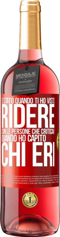 29,95 € Spedizione Gratuita | Vino rosato Edizione ROSÉ È stato quando ti ho visto ridere con le persone che criticavi, quando ho capito chi eri Etichetta Rossa. Etichetta personalizzabile Vino giovane Raccogliere 2023 Tempranillo