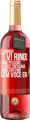 29,95 € Envio grátis | Vinho rosé Edição ROSÉ Foi quando te vi rindo com as pessoas que você criticava, quando entendi quem você era Etiqueta Vermelha. Etiqueta personalizável Vinho jovem Colheita 2024 Tempranillo