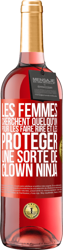 29,95 € Envoi gratuit | Vin rosé Édition ROSÉ Les femmes cherchent quelqu'un pour les faire rire et les protéger, une sorte de clown ninja Étiquette Rouge. Étiquette personnalisable Vin jeune Récolte 2023 Tempranillo