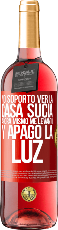 29,95 € Envío gratis | Vino Rosado Edición ROSÉ No soporto ver la casa sucia. Ahora mismo me levanto y apago la luz Etiqueta Roja. Etiqueta personalizable Vino joven Cosecha 2023 Tempranillo