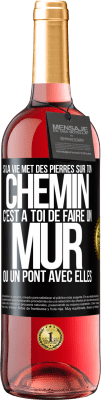 29,95 € Envoi gratuit | Vin rosé Édition ROSÉ Si la vie met des pierres sur ton chemin c'est à toi de faire un mur ou un pont avec elles Étiquette Noire. Étiquette personnalisable Vin jeune Récolte 2024 Tempranillo