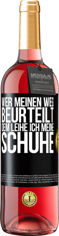 29,95 € Kostenloser Versand | Roséwein ROSÉ Ausgabe Wer meinen Weg beurteilt, dem leihe ich meine Schuhe Schwarzes Etikett. Anpassbares Etikett Junger Wein Ernte 2024 Tempranillo