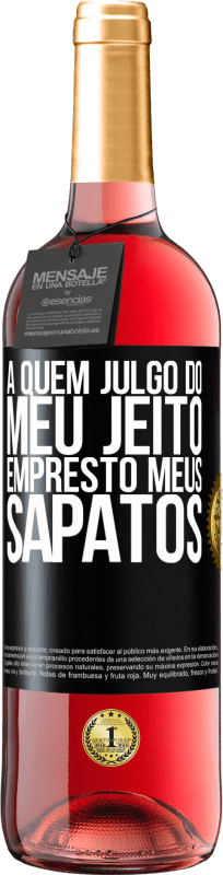 29,95 € Envio grátis | Vinho rosé Edição ROSÉ A quem julgo do meu jeito, empresto meus sapatos Etiqueta Preta. Etiqueta personalizável Vinho jovem Colheita 2024 Tempranillo