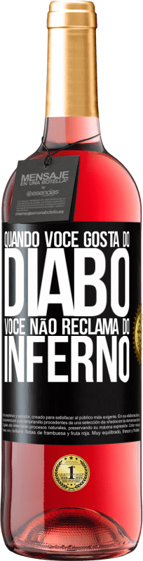 29,95 € Envio grátis | Vinho rosé Edição ROSÉ Quando você gosta do diabo, você não reclama do inferno Etiqueta Preta. Etiqueta personalizável Vinho jovem Colheita 2024 Tempranillo