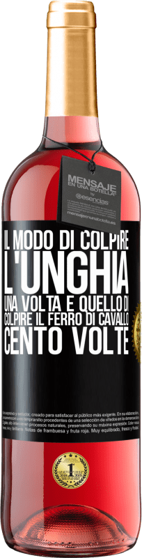 29,95 € Spedizione Gratuita | Vino rosato Edizione ROSÉ Il modo di colpire l'unghia una volta è quello di colpire il ferro di cavallo cento volte Etichetta Nera. Etichetta personalizzabile Vino giovane Raccogliere 2024 Tempranillo