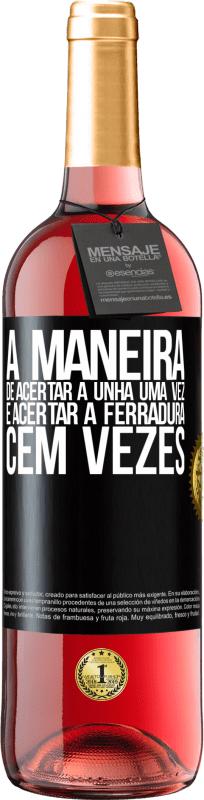 29,95 € Envio grátis | Vinho rosé Edição ROSÉ A maneira de acertar a unha uma vez é acertar a ferradura cem vezes Etiqueta Preta. Etiqueta personalizável Vinho jovem Colheita 2024 Tempranillo