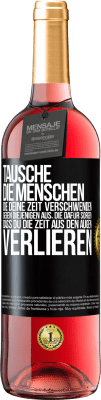 29,95 € Kostenloser Versand | Roséwein ROSÉ Ausgabe Tausche die Menschen, die deine Zeit verschwenden, gegen diejenigen aus, die dafür sorgen, dass du die Zeit aus den Augen verlie Schwarzes Etikett. Anpassbares Etikett Junger Wein Ernte 2024 Tempranillo