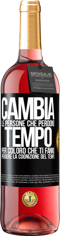 29,95 € Spedizione Gratuita | Vino rosato Edizione ROSÉ Cambia le persone che perdono tempo per coloro che ti fanno perdere la cognizione del tempo Etichetta Nera. Etichetta personalizzabile Vino giovane Raccogliere 2025 Tempranillo