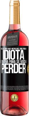 29,95 € Envio grátis | Vinho rosé Edição ROSÉ Vou lhe dar duas medalhas: uma para um idiota e outra para se você a perder Etiqueta Preta. Etiqueta personalizável Vinho jovem Colheita 2024 Tempranillo