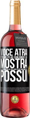 29,95 € Envio grátis | Vinho rosé Edição ROSÉ Você atrai pessoas pelas qualidades que mostra. Você os mantém ao seu lado pelas qualidades que possui Etiqueta Preta. Etiqueta personalizável Vinho jovem Colheita 2023 Tempranillo