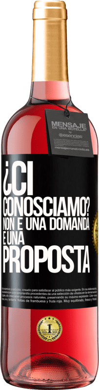 29,95 € Spedizione Gratuita | Vino rosato Edizione ROSÉ ¿Ci conosciamo? Non è una domanda, è una proposta Etichetta Nera. Etichetta personalizzabile Vino giovane Raccogliere 2024 Tempranillo