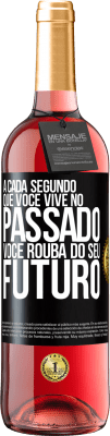 29,95 € Envio grátis | Vinho rosé Edição ROSÉ A cada segundo que você vive no passado, você rouba do seu futuro Etiqueta Preta. Etiqueta personalizável Vinho jovem Colheita 2024 Tempranillo