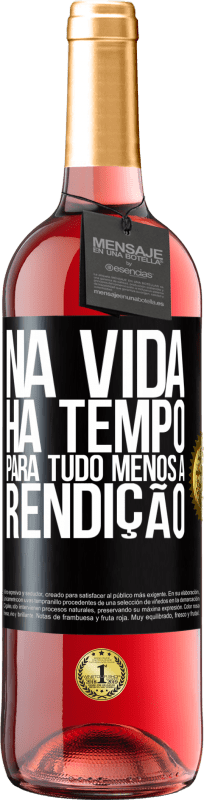 29,95 € Envio grátis | Vinho rosé Edição ROSÉ Na vida, há tempo para tudo, menos a rendição Etiqueta Preta. Etiqueta personalizável Vinho jovem Colheita 2024 Tempranillo