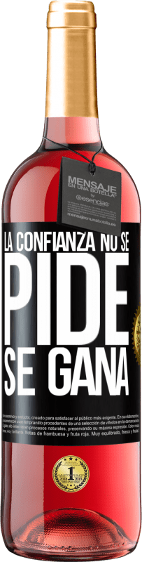 29,95 € Envío gratis | Vino Rosado Edición ROSÉ La confianza no se pide, se gana Etiqueta Negra. Etiqueta personalizable Vino joven Cosecha 2024 Tempranillo