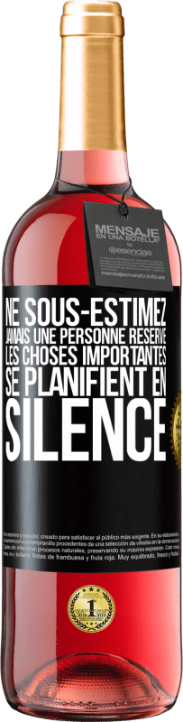 29,95 € Envoi gratuit | Vin rosé Édition ROSÉ Ne sous-estimez jamais une personne réservé, les choses importantes se planifient en silence Étiquette Noire. Étiquette personnalisable Vin jeune Récolte 2024 Tempranillo