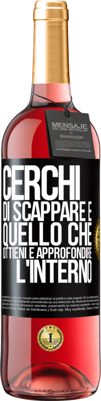 29,95 € Spedizione Gratuita | Vino rosato Edizione ROSÉ Cerchi di scappare e quello che ottieni è approfondire l'interno Etichetta Nera. Etichetta personalizzabile Vino giovane Raccogliere 2024 Tempranillo