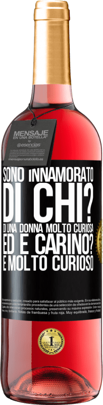 29,95 € Spedizione Gratuita | Vino rosato Edizione ROSÉ Sono innamorato Di chi? Di una donna molto curiosa. Ed è carino? È molto curioso Etichetta Nera. Etichetta personalizzabile Vino giovane Raccogliere 2024 Tempranillo