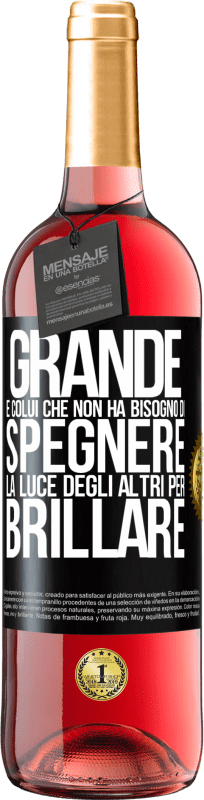 29,95 € Spedizione Gratuita | Vino rosato Edizione ROSÉ Grande è colui che non ha bisogno di spegnere la luce degli altri per brillare Etichetta Nera. Etichetta personalizzabile Vino giovane Raccogliere 2024 Tempranillo