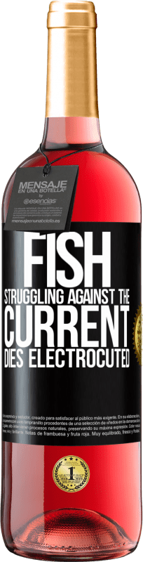 29,95 € 免费送货 | 桃红葡萄酒 ROSÉ版 抵抗潮流的鱼被电死 黑标. 可自定义的标签 青年酒 收成 2023 Tempranillo