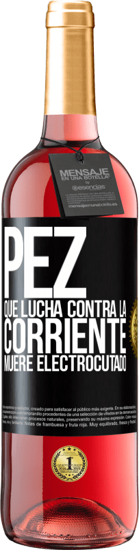 29,95 € Envío gratis | Vino Rosado Edición ROSÉ Pez que lucha contra la corriente, muere electrocutado Etiqueta Negra. Etiqueta personalizable Vino joven Cosecha 2024 Tempranillo