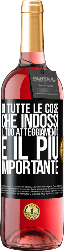 29,95 € Spedizione Gratuita | Vino rosato Edizione ROSÉ Di tutte le cose che indossi, il tuo atteggiamento è il più importante Etichetta Nera. Etichetta personalizzabile Vino giovane Raccogliere 2024 Tempranillo