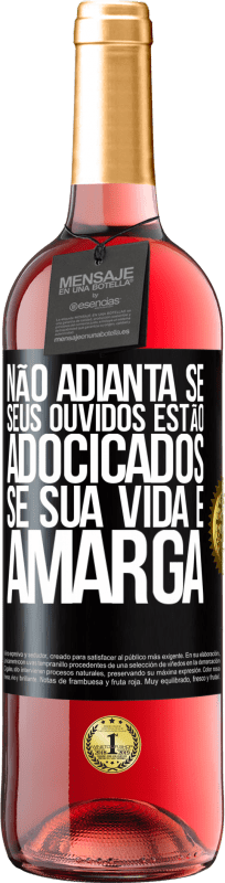 29,95 € Envio grátis | Vinho rosé Edição ROSÉ Não adianta se seus ouvidos estão adocicados se sua vida é amarga Etiqueta Preta. Etiqueta personalizável Vinho jovem Colheita 2024 Tempranillo