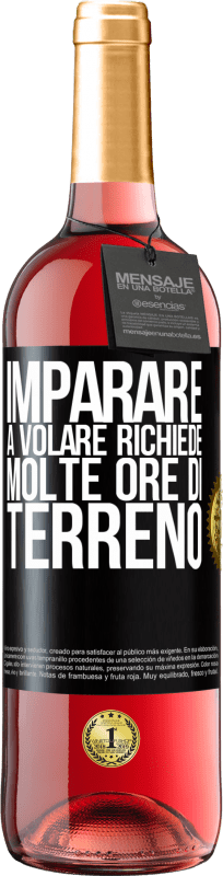 29,95 € Spedizione Gratuita | Vino rosato Edizione ROSÉ Imparare a volare richiede molte ore di terreno Etichetta Nera. Etichetta personalizzabile Vino giovane Raccogliere 2024 Tempranillo