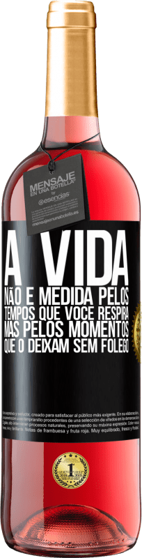 29,95 € Envio grátis | Vinho rosé Edição ROSÉ A vida não é medida pelos tempos que você respira, mas pelos momentos que o deixam sem fôlego Etiqueta Preta. Etiqueta personalizável Vinho jovem Colheita 2024 Tempranillo