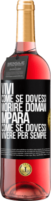 29,95 € Spedizione Gratuita | Vino rosato Edizione ROSÉ Vivi come se dovessi morire domani. Impara come se dovessi vivere per sempre Etichetta Nera. Etichetta personalizzabile Vino giovane Raccogliere 2025 Tempranillo