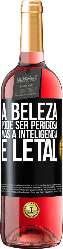 29,95 € Envio grátis | Vinho rosé Edição ROSÉ A beleza pode ser perigosa, mas a inteligência é letal Etiqueta Preta. Etiqueta personalizável Vinho jovem Colheita 2024 Tempranillo