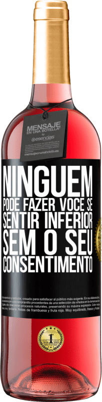 29,95 € Envio grátis | Vinho rosé Edição ROSÉ Ninguém pode fazer você se sentir inferior sem o seu consentimento Etiqueta Preta. Etiqueta personalizável Vinho jovem Colheita 2024 Tempranillo